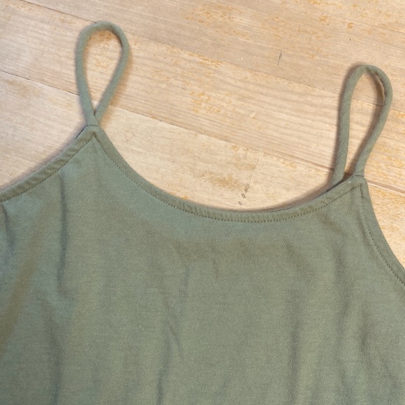 🌺 OLD NAVY Ruffle Hem Olive Green Tank Top - Picture 5 of 6